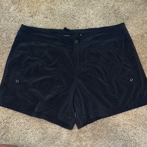 Athleta black shorts snap and zipper front, two zipper pockets in back - Size 6